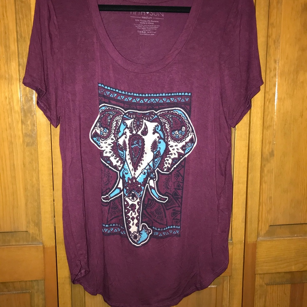 Fifth Sun Elephant Top Size M Burgundy